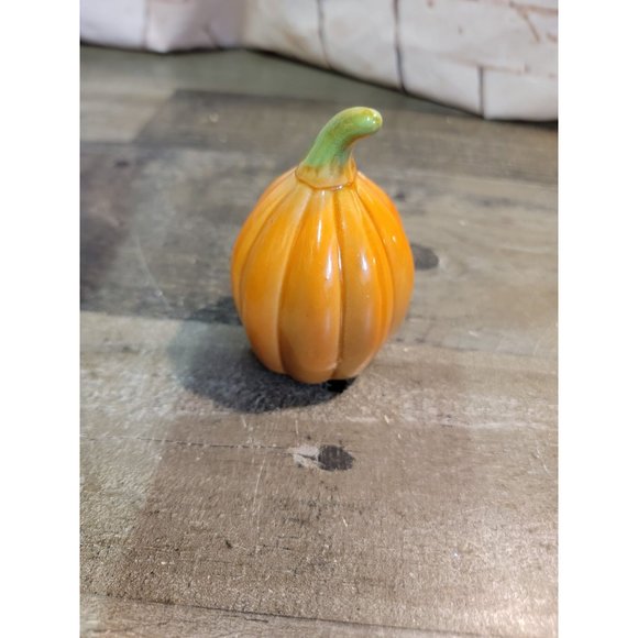Ceramic Debbie Mumm pumpkin salt shaker fall decor - Picture 6 of 6
